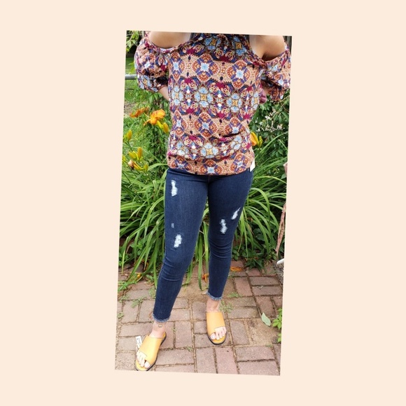 🆕️NWT Eyeshadow cold shoulder top - Picture 2 of 7